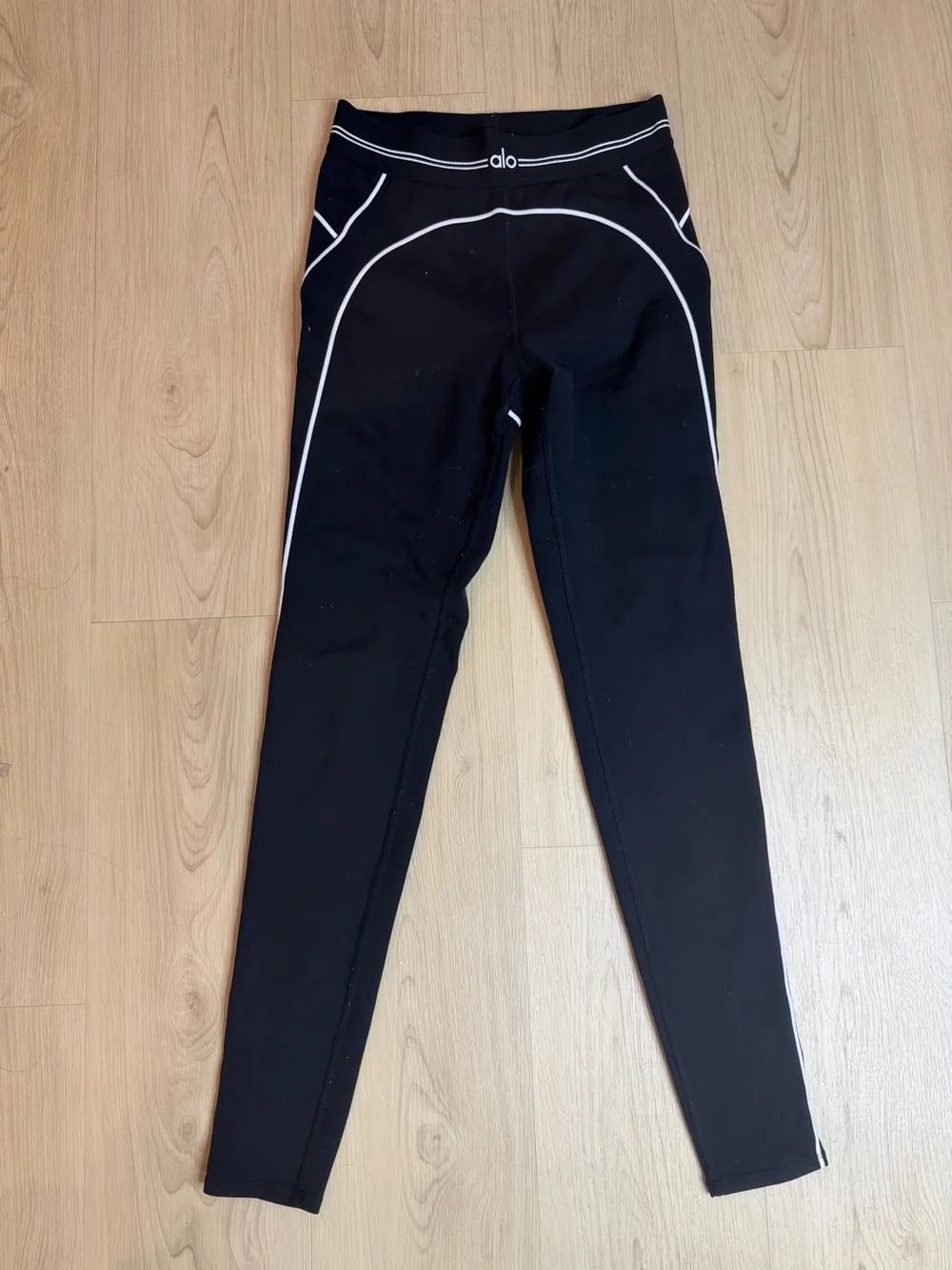 Alo Airbrush High-Waist Heart Throb Legging